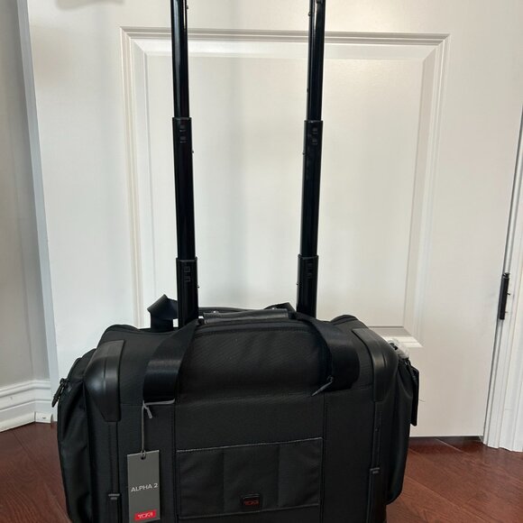 Tumi Alpha 2 - 4 Wheeled Compact Duffel Black NWT - Picture 3 of 8